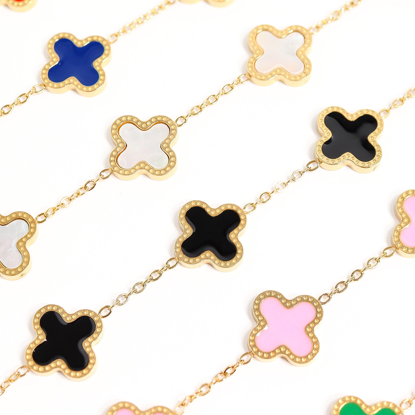 CloverGlow™ 18K Gold Clover Bracelet – Adjustable Lucky Charm Enamel Flower Jewelry for Women
