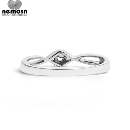 GlintLuxe™ — Elegant Twist Solitaire Ring with Polished Finish