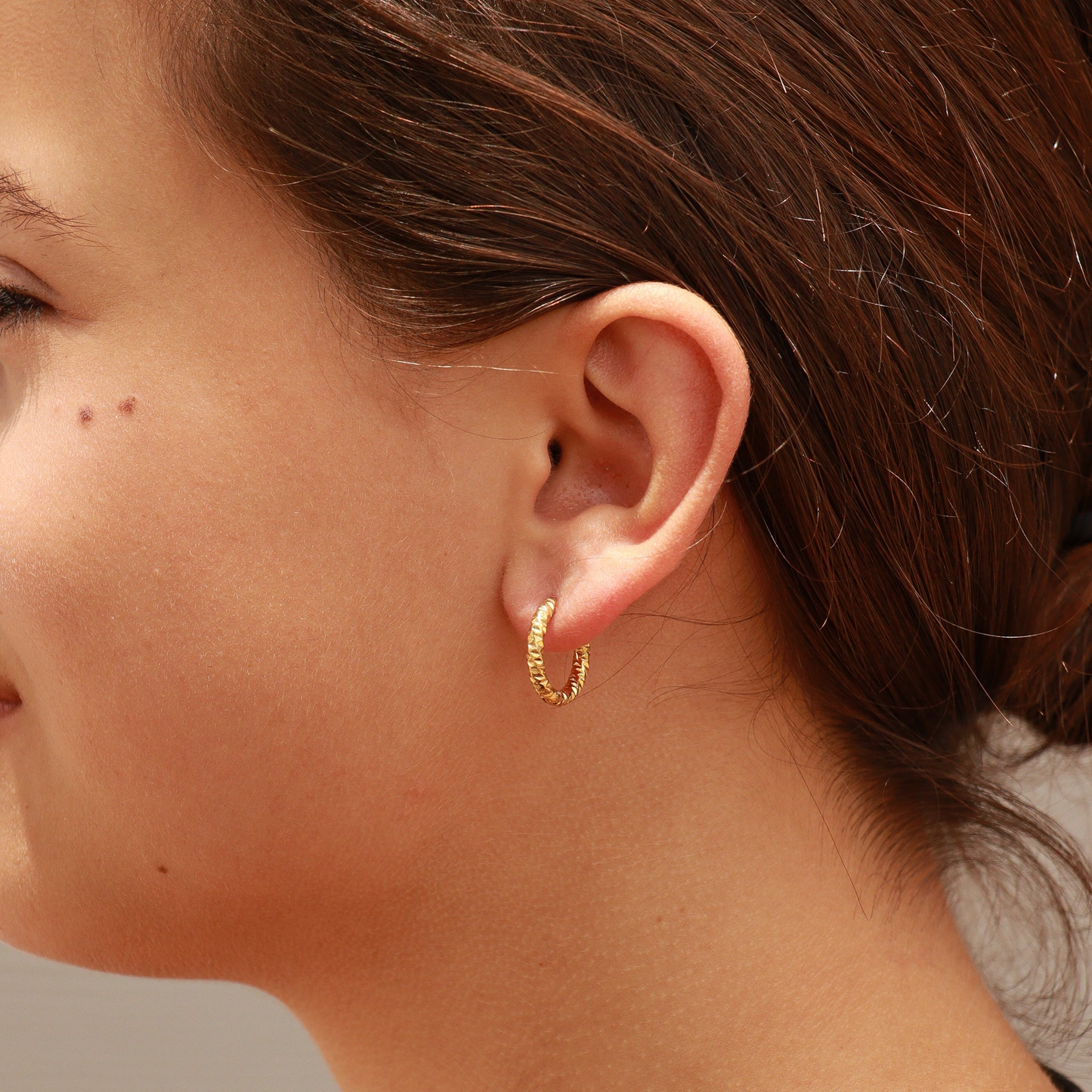 NEMOSN TerraLoop™ Textured Huggie Hoop Earrings – 18K Gold PVD Stainless Steel, Waterproof, Tarnish-Resistant, Hypoallergenic