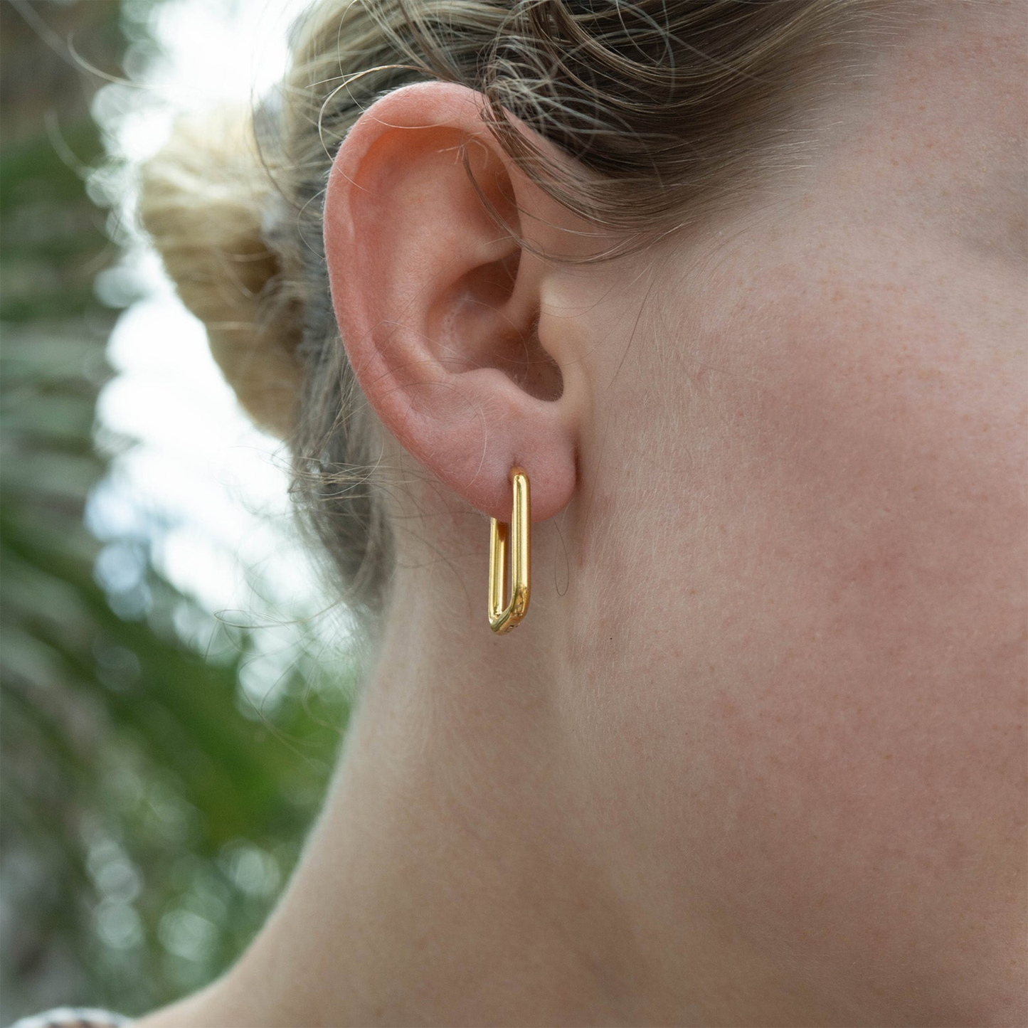 FormaLoop™ Rounded Rectangle Huggie Earrings – 18K Gold PVD Stainless Steel, Waterproof, Tarnish-Resistant, Hypoallergenic
