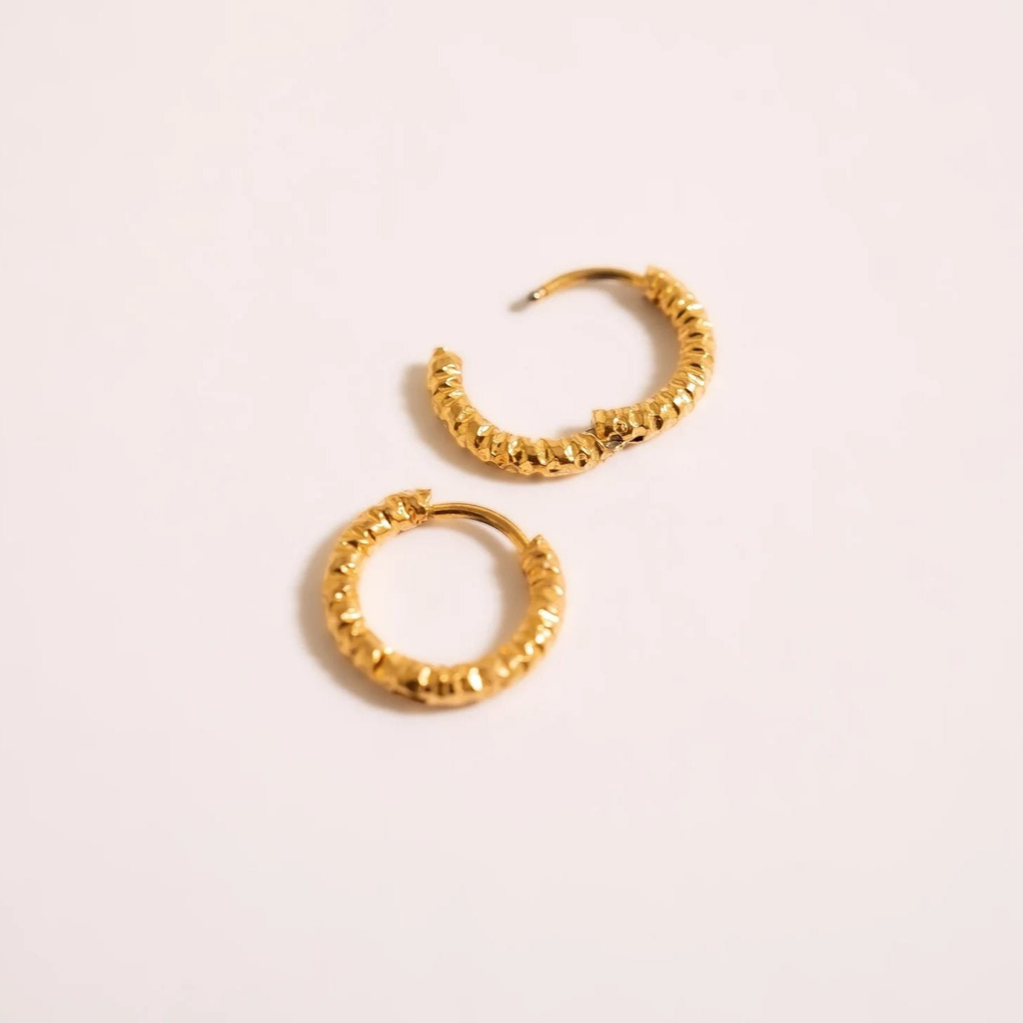 NEMOSN TerraLoop™ Textured Huggie Hoop Earrings – 18K Gold PVD Stainless Steel, Waterproof, Tarnish-Resistant, Hypoallergenic