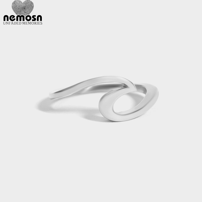 WaveLuxe™ — Minimalist Ocean Wave Ring in Gold & Silver