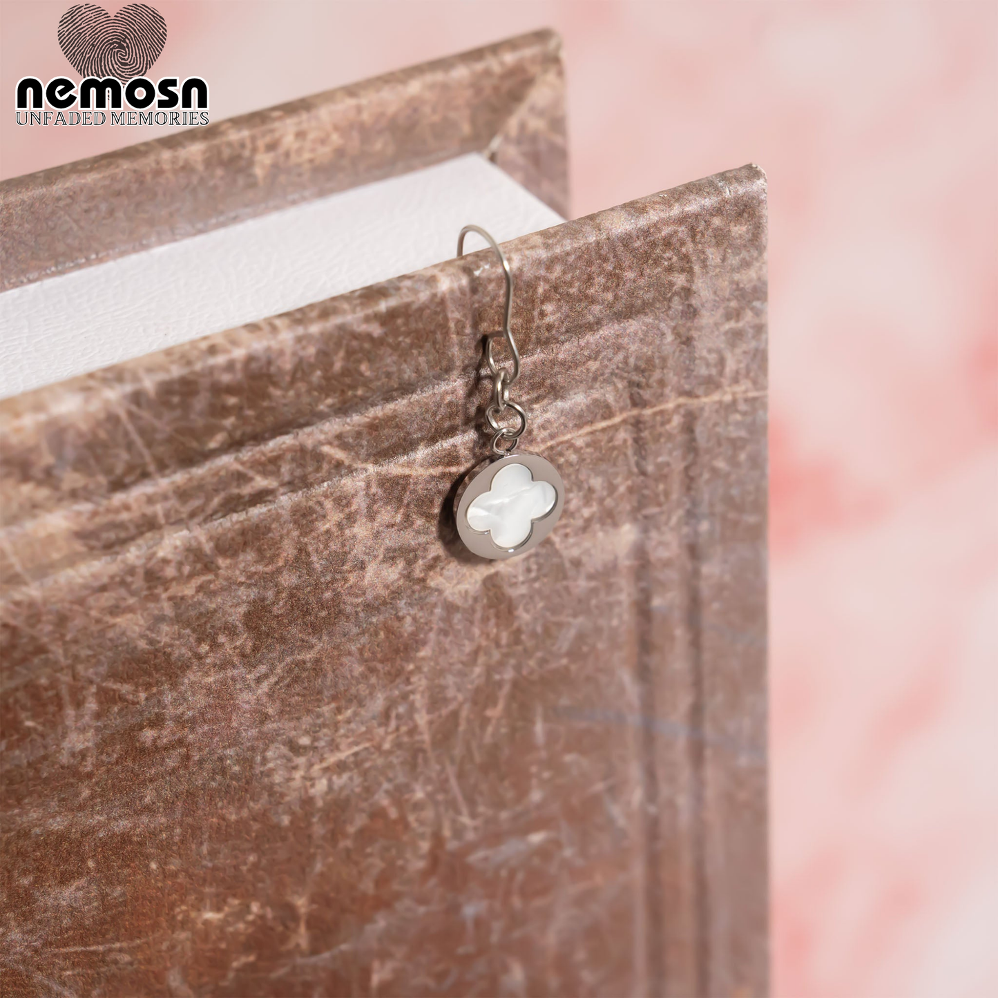 LunaClover™ – Mother of Pearl Clover Pendant in Gold & Silver | Elegant Stainless Steel Charm by Nemosn